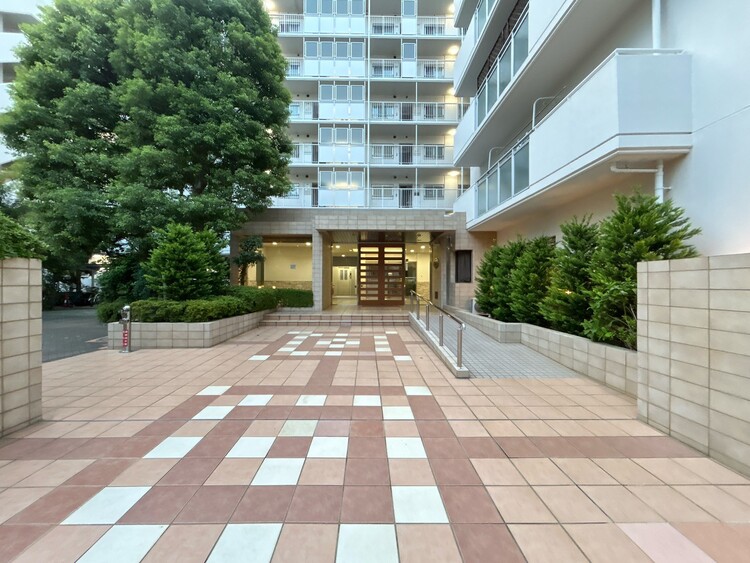 その他 上質感漂う玄関アプローチです。