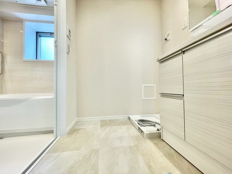 その他 十分な広さの脱衣所。