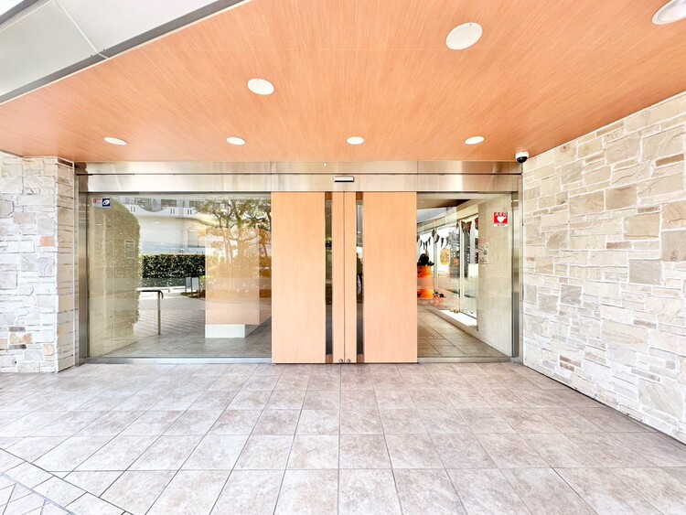 その他 上質感漂う玄関アプローチです。