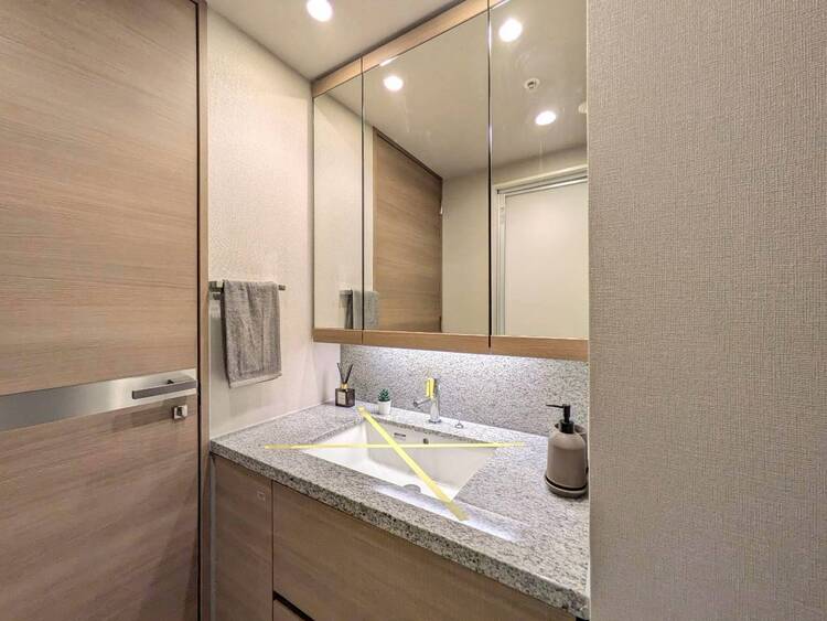 その他 清潔感を感じられる洗面化粧台。