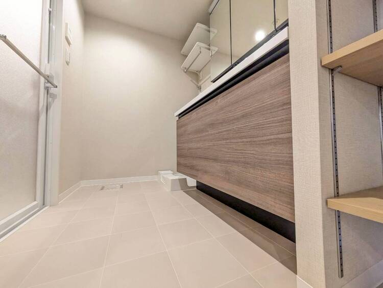 その他 十分な広さの脱衣所。