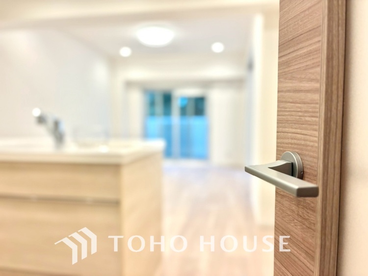 内装 【LIVING】◆眩い◆光が燦々と入り、家族の笑顔を照らす。「いつまでも続いて」と願う夢のような毎日がここにある。