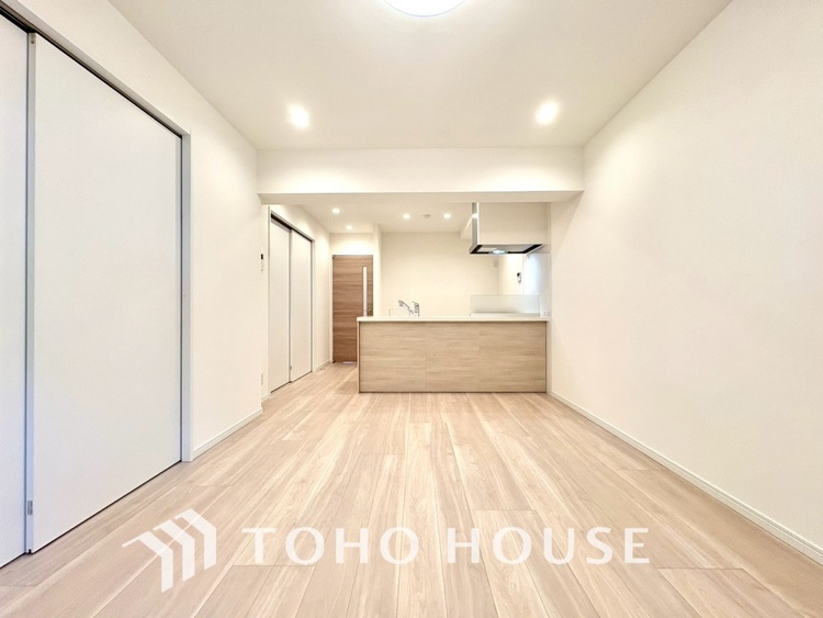 内装 【LIVING】◆陽光◆が差し込む。この開放的なLDKに家族の笑顔が集う。家族が一緒に過ごす空間は明るく、そして居心地よく。