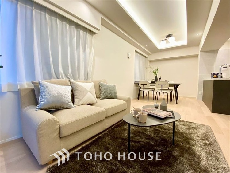 内装 【LIVING】◆眩い◆光が燦々と入り、家族の笑顔を照らす。「いつまでも続いて」と願う夢のような毎日がここにある。