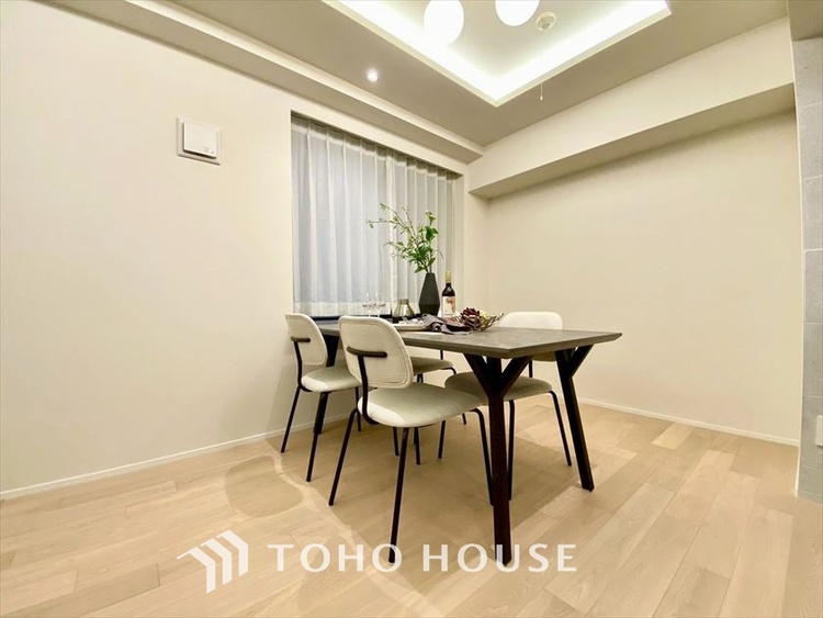 内装 【LIVING】◆扉を◆開くとこの景色。家族の”おかえり”の声が聞こえてきそう。