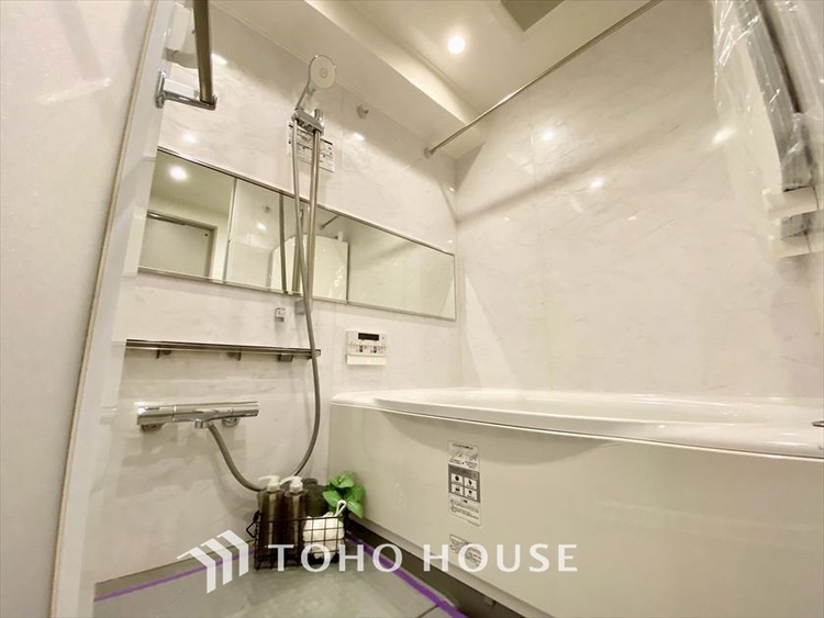 風呂 【BATHROOM】◆プライベートな空間◆simpleだからrelaxできるんです。こころもからだもキレイさっぱり。