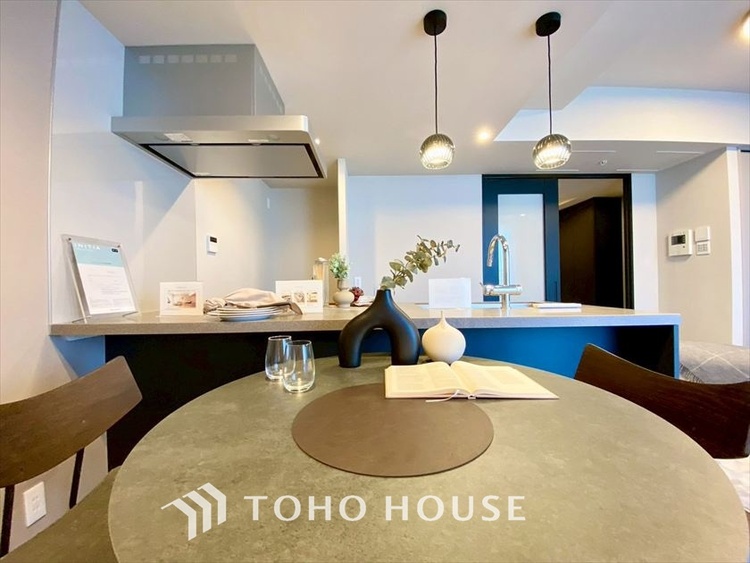 内装 【LIVING】◆眩い◆光が燦々と入り、家族の笑顔を照らす。「いつまでも続いて」と願う夢のような毎日がここにある。