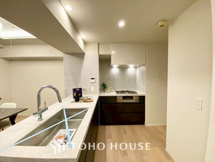 その他 【KITCHEN】◆開放的◆後片付けが楽なシステムキッチン。収納スペースの充実！