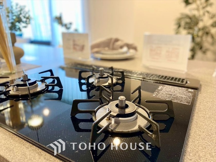 キッチン 【KITCHEN】◆家族のおはよう◆の声を笑顔で迎えてあげられるシステムキッチン。朝ごはんが楽しみでちょっと早起きしたくなるんです。