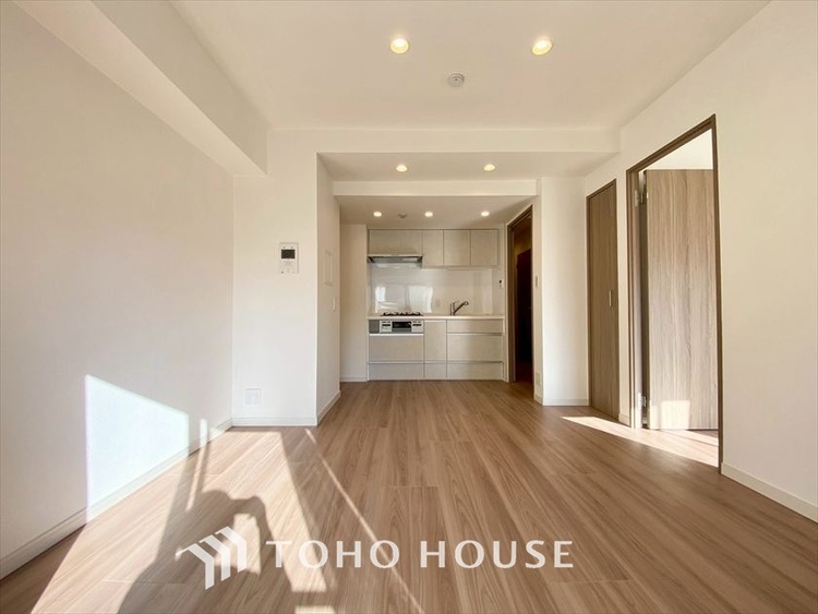 内装 【LIVING】◆眩い◆光が燦々と入り、家族の笑顔を照らす。「いつまでも続いて」と願う夢のような毎日がここにある。