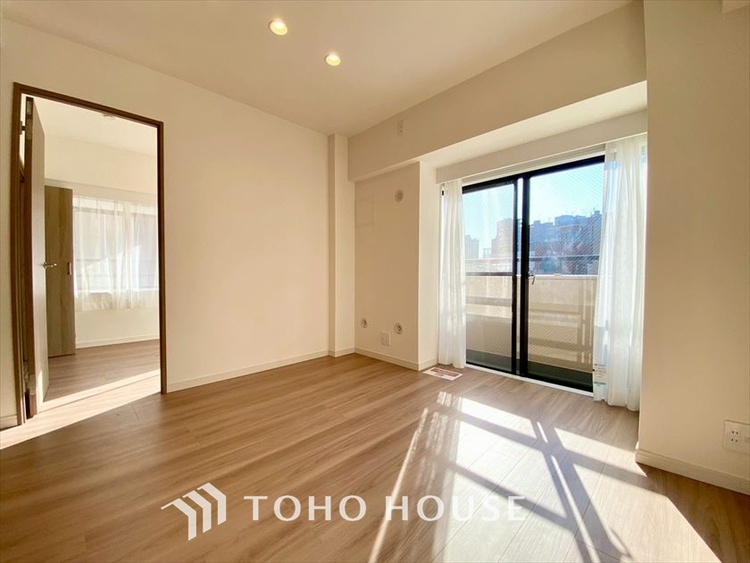 内装 【LIVING】◆陽光◆が差し込む。この開放的なLDKに家族の笑顔が集う。家族が一緒に過ごす空間は明るく、そして居心地よく。