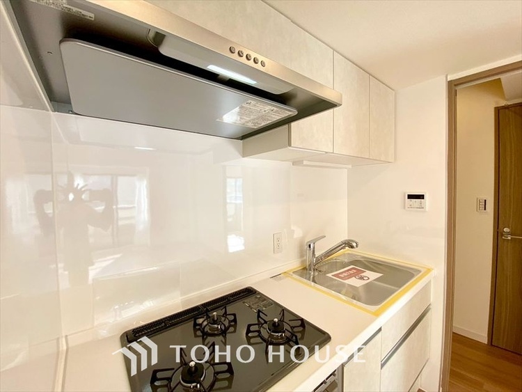 キッチン 【KITCHEN】◆ワクワク◆開放的で機能性も高いシステムキッチン。お子様は毎日のご飯にワクワク！