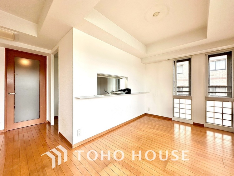 内装 現在改装中【LIVING】◆眩い◆光が燦々と入り、家族の笑顔を照らす。「いつまでも続いて」と願う夢のような毎日がここにある。