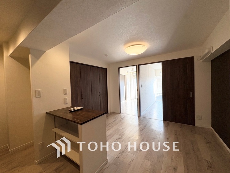 内装 【LIVING】◆眩い◆光が燦々と入り、家族の笑顔を照らす。「いつまでも続いて」と願う夢のような毎日がここにある。