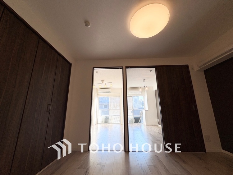 内装 【LIVING】◆陽光◆が差し込む。この開放的なLDKに家族の笑顔が集う。家族が一緒に過ごす空間は明るく、そして居心地よく。