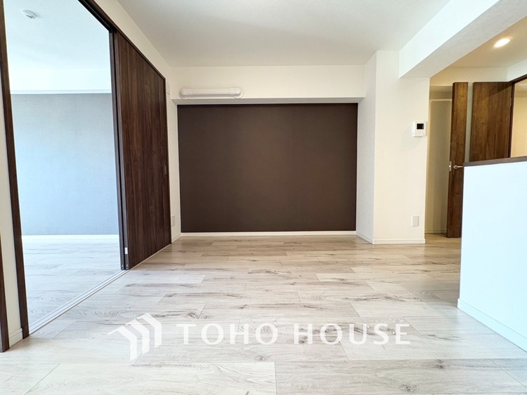 内装 【LIVING】◆扉を◆開くとこの景色。家族の”おかえり”の声が聞こえてきそう。