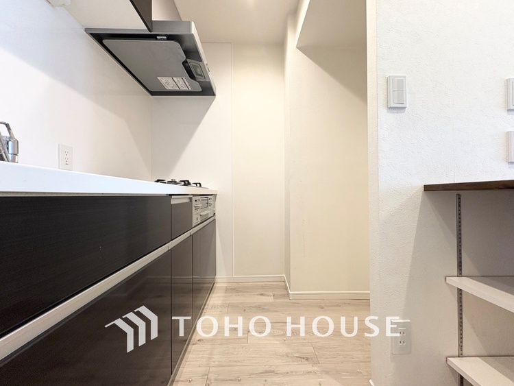 キッチン 【KITCHEN】◆ワクワク◆開放的で機能性も高いシステムキッチン。お子様は毎日のご飯にワクワク！