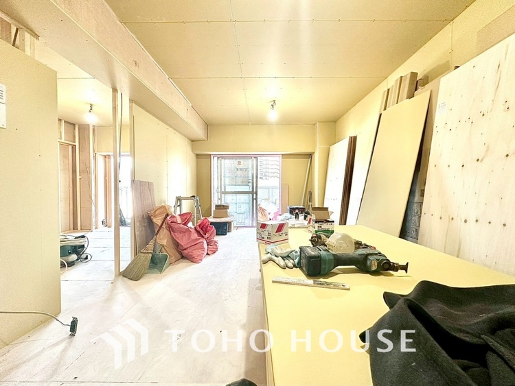 内装 現在改装中【LIVING】◆眩い◆光が燦々と入り、家族の笑顔を照らす。「いつまでも続いて」と願う夢のような毎日がここにある。