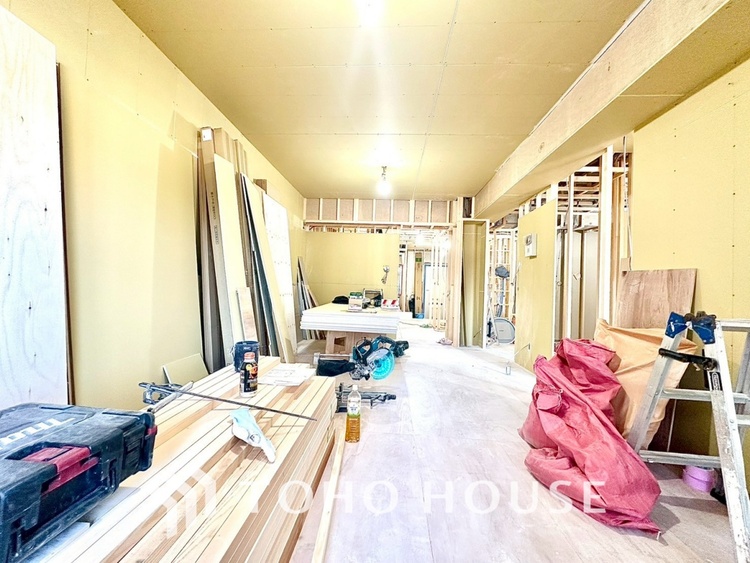 内装 現在改装中【LIVING】◆扉を◆開くとこの景色。家族の”おかえり”の声が聞こえてきそう。