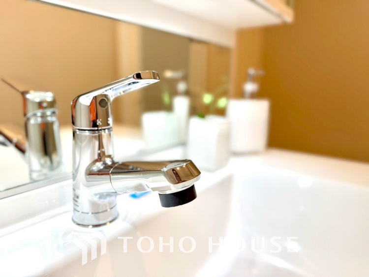 洗面 【WASHROOM】◆快適◆煌びやかな暮らしの中にも忘れたくない快適さ。大きな収納が助けてくれます。