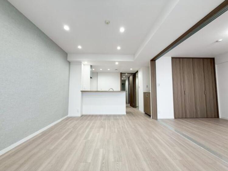 居間 お気軽にお問い合わせください。