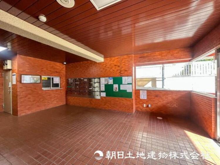 その他 【ロビー】時間のゆとりと空間、爽やかな陽光がもたらす光と風を贅沢なまでに感じる暮らしがここに始まります。