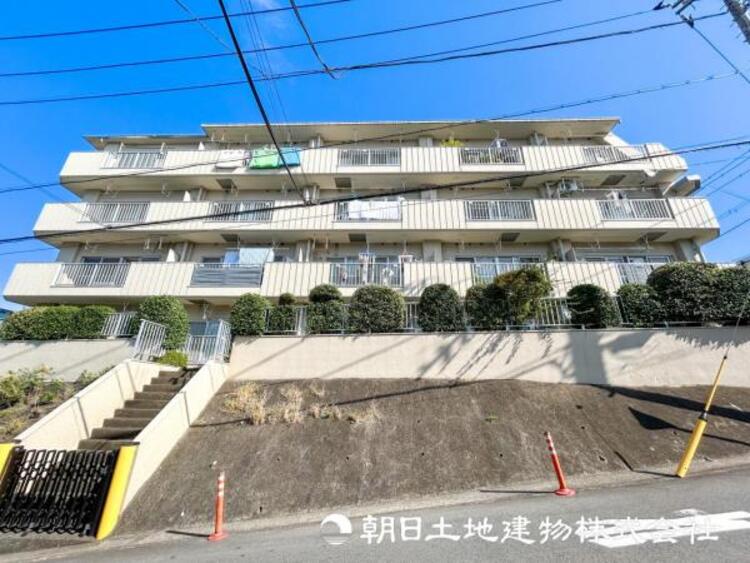 外観 【外観写真】家族の色を映し出す洗練された邸宅は、ずっと輝き続けながらいつしか街の風景に溶け込んでいきます。