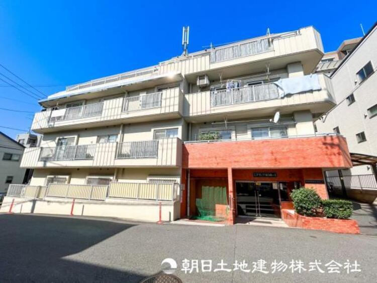 外観 【外観・立地】時代の流行ではなく拘りを貫く。シックなカラートーンで街並みに溶け込む外観は、絶妙なバランスで輝きを放ちます。