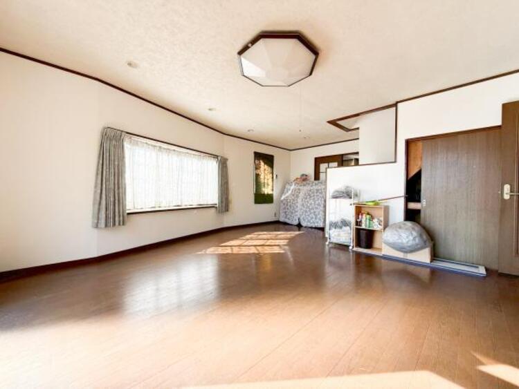 居間 お気軽にお問い合わせください。