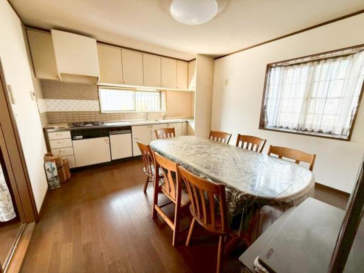 居間 お気軽にお問い合わせください。