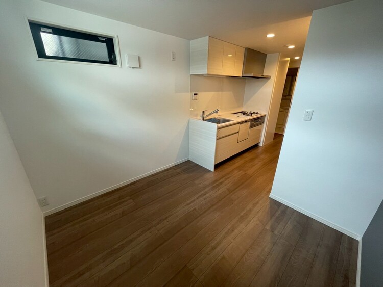 居間 飾り過ぎないシンプルな内装と偏り過ぎないデザインで統一しました。