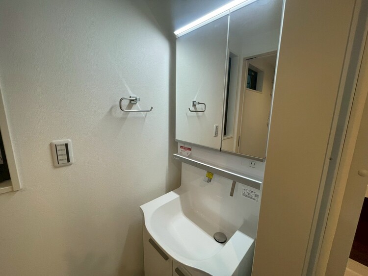 洗面 何かと物が増える場所だからこそ、スッキリと見映えの良い空間に。