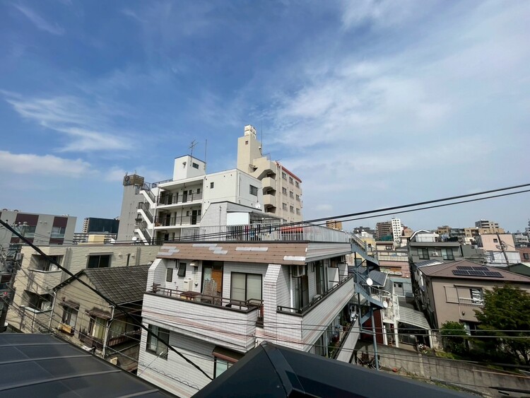 バルコニー 頬をなでる、優しい風を感じることが出来ます。