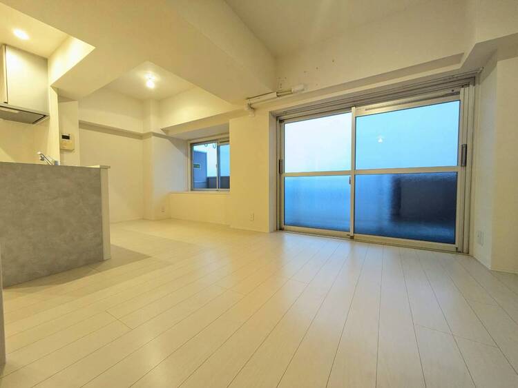 居間 居心地の良い空気感は、暮らしのステージを彩り、心からのやすらぎと満足感を与えてくれます。