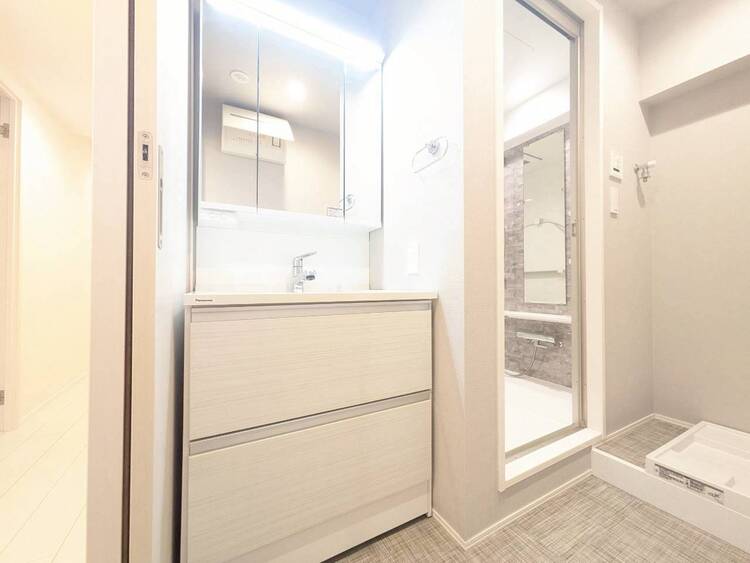 洗面 何かと物が増える場所だからこそ、スッキリと見映えの良い空間に。