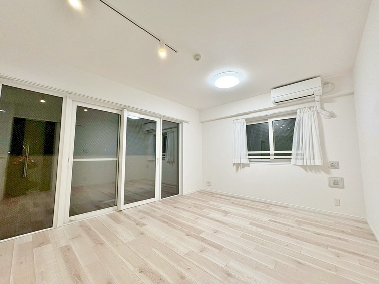 居間 居心地の良い空気感は、暮らしのステージを彩り、心からのやすらぎと満足感を与えてくれます。