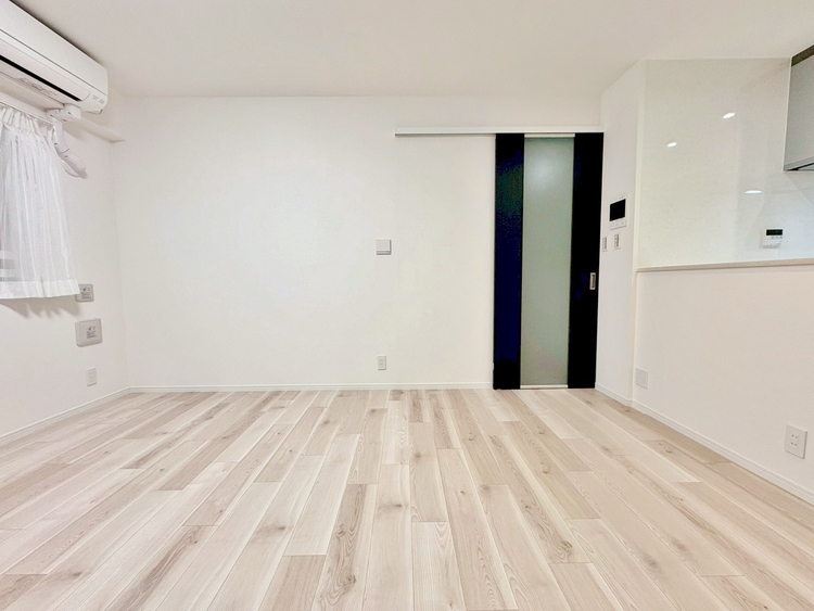 居間 飾り過ぎないシンプルな内装と偏り過ぎないデザインで統一しました。