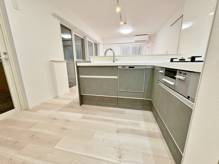 キッチン 洗練されたスタイリッシュなデザイン性と使いやすさを備えた仕様。