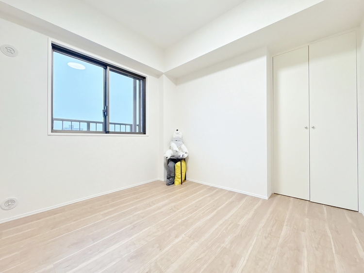 寝室 ベッドも十分に設置するスペースがあります。