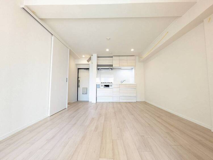 居間 居心地の良い空気感は、暮らしのステージを彩り、心からのやすらぎと満足感を与えてくれます。