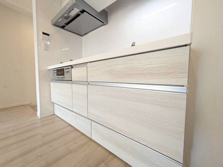 キッチン スマートな意匠と充実の機能を備えたキッチンが、暮らしにおいしい彩りを添えます。