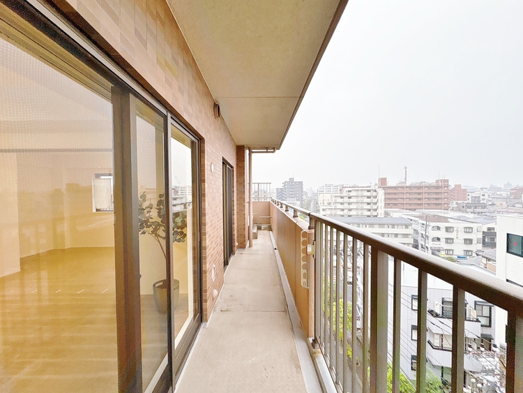 バルコニー 暮らしの中で、光と風を演出してくれるバルコニー。