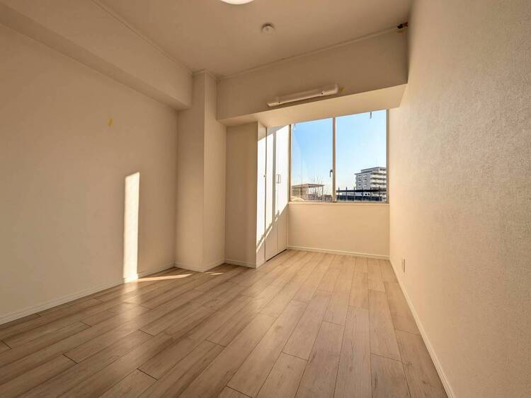 寝室 ベッドも十分に設置するスペースがあります。