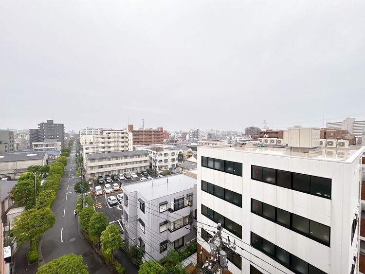 バルコニー 窓を開けると広がる青空。心をリフレッシュして日々を過ごしていきましょう。