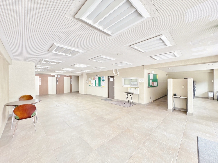 エントランス エントランス内部は、管理が行き届き清潔な共有スペースとなっています。