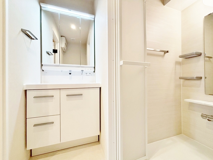 洗面 何かと物が増える場所だからこそ、スッキリと見映えの良い空間に。