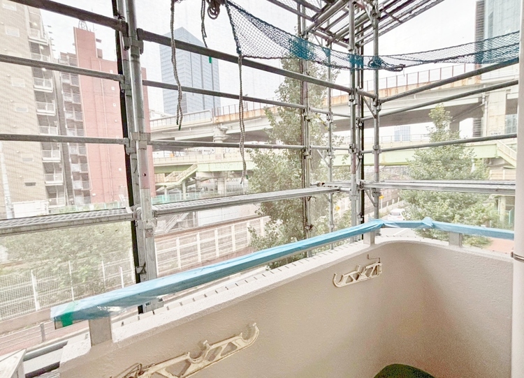 バルコニー 窓を開けると広がる青空。心をリフレッシュして日々を過ごしていきましょう。