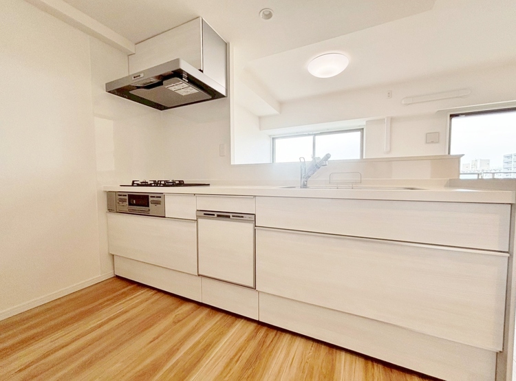 キッチン スマートな意匠と充実の機能を備えたキッチンが、暮らしにおいしい彩りを添えます。