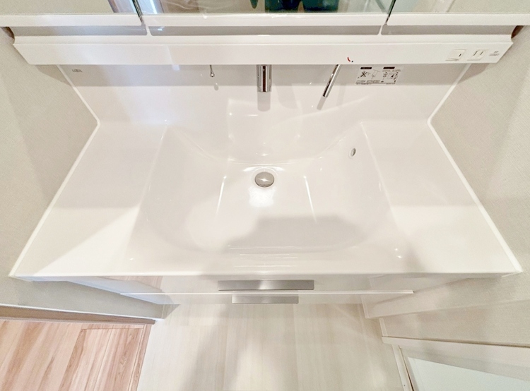 洗面 何かと物が増える場所だからこそ、スッキリと見映えの良い空間に。