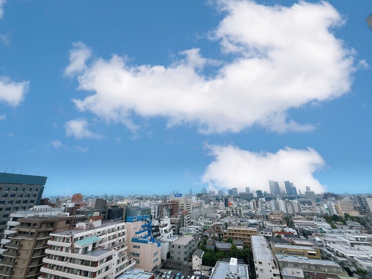 バルコニー 窓を開けると広がる青空。心をリフレッシュして日々を過ごしていきましょう。